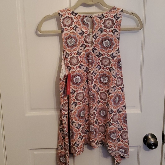 Xhilaration Flowy Tank - Picture 4 of 4